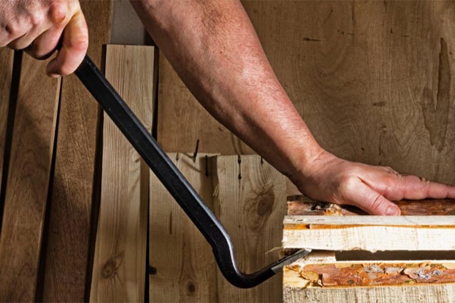 دیلم فلزی برای کندن، بلند کردن و شکستن اجسام سخت