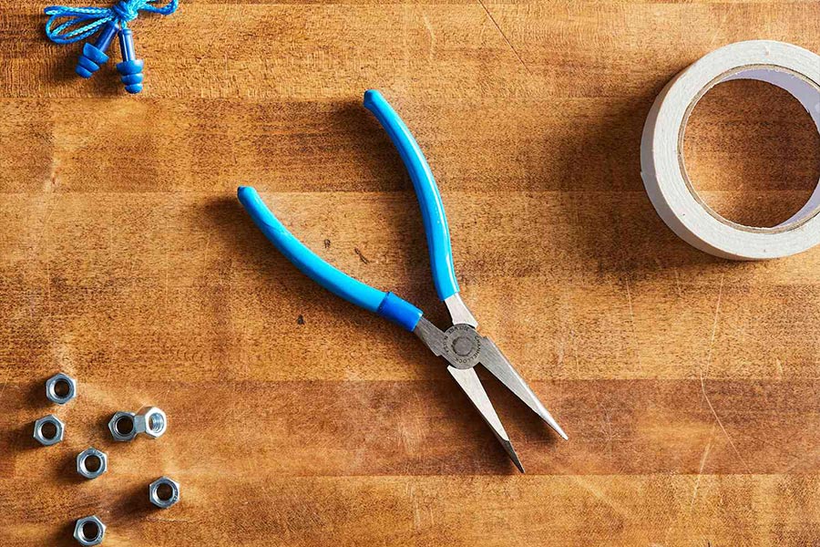 دم باریک برای گرفتن و خم کردن سیم در کارهای ظریف برقی