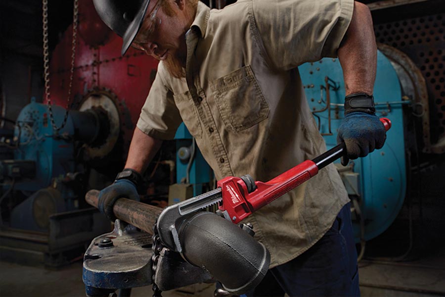 آچار لوله گیر برای گرفتن و چرخاندن لوله‌های فلزی