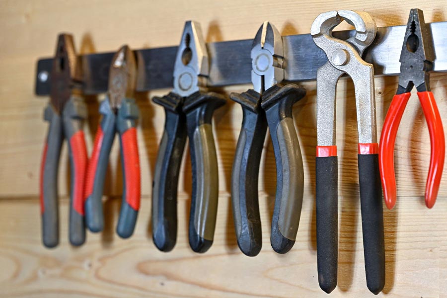 انواع انبر برای گرفتن، خم کردن و نگه داشتن قطعات