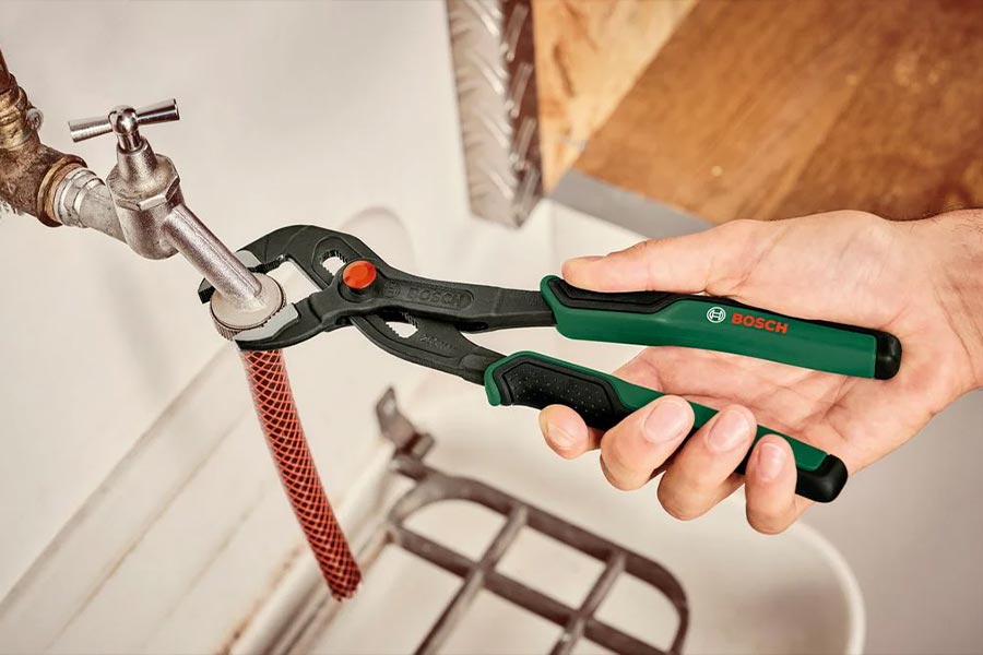 انبر کلاغی برای گرفتن و چرخاندن لوله‌ها و اتصالات